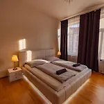 5 Bob's - 2 Bedrooms With King Size Beds