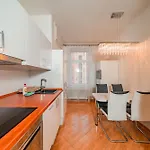 5 Bob's - 2 Bedrooms With King Size Beds Apartment