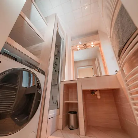 Apartment 5 Bob's - 2 Bedrooms With King Size Beds Prague