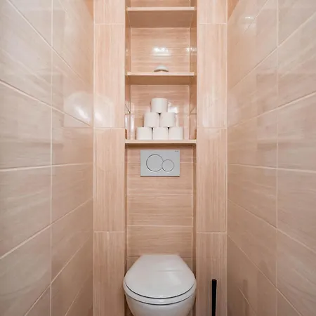 5 Bob's - 2 Bedrooms With King Size Beds *