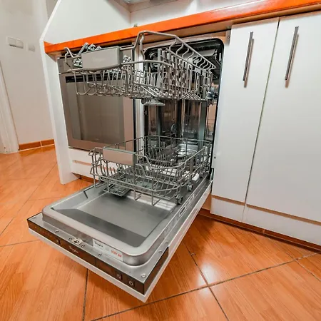 5 Bob's - 2 Bedrooms With King Size Beds Apartmán