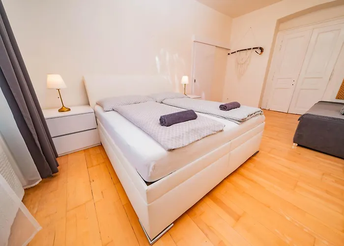 5 Bob's - 2 Bedrooms With King Size Beds