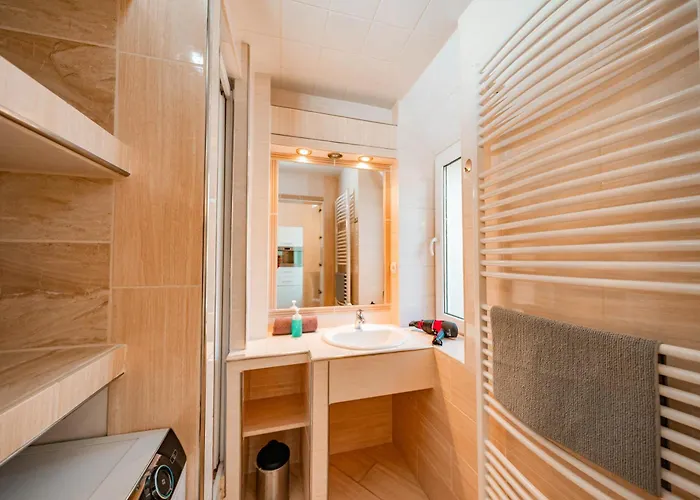 5 Bob's - 2 Bedrooms With King Size Beds